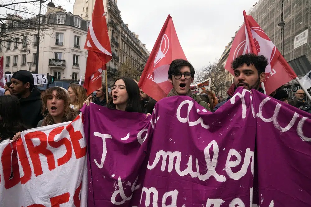 bieu tinh o Phap anh 6