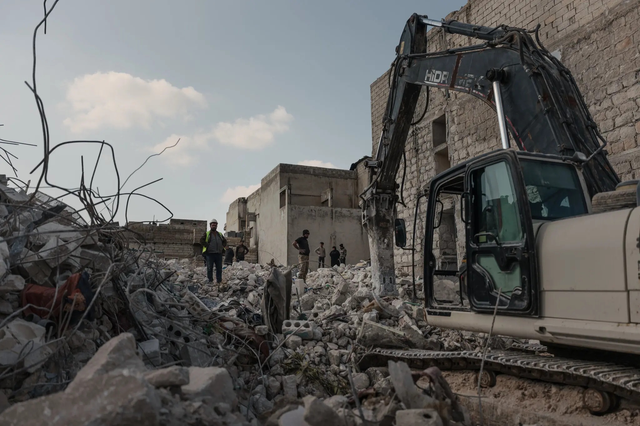 Tong thong Syria dong y mo them 2 cua khau de cuu tro dong dat hinh anh