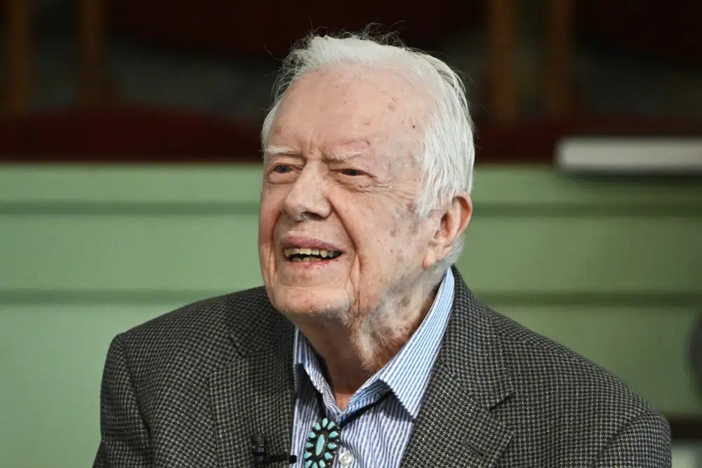 Ong Jimmy Carter chuyen sang che do cham soc cuoi doi hinh anh