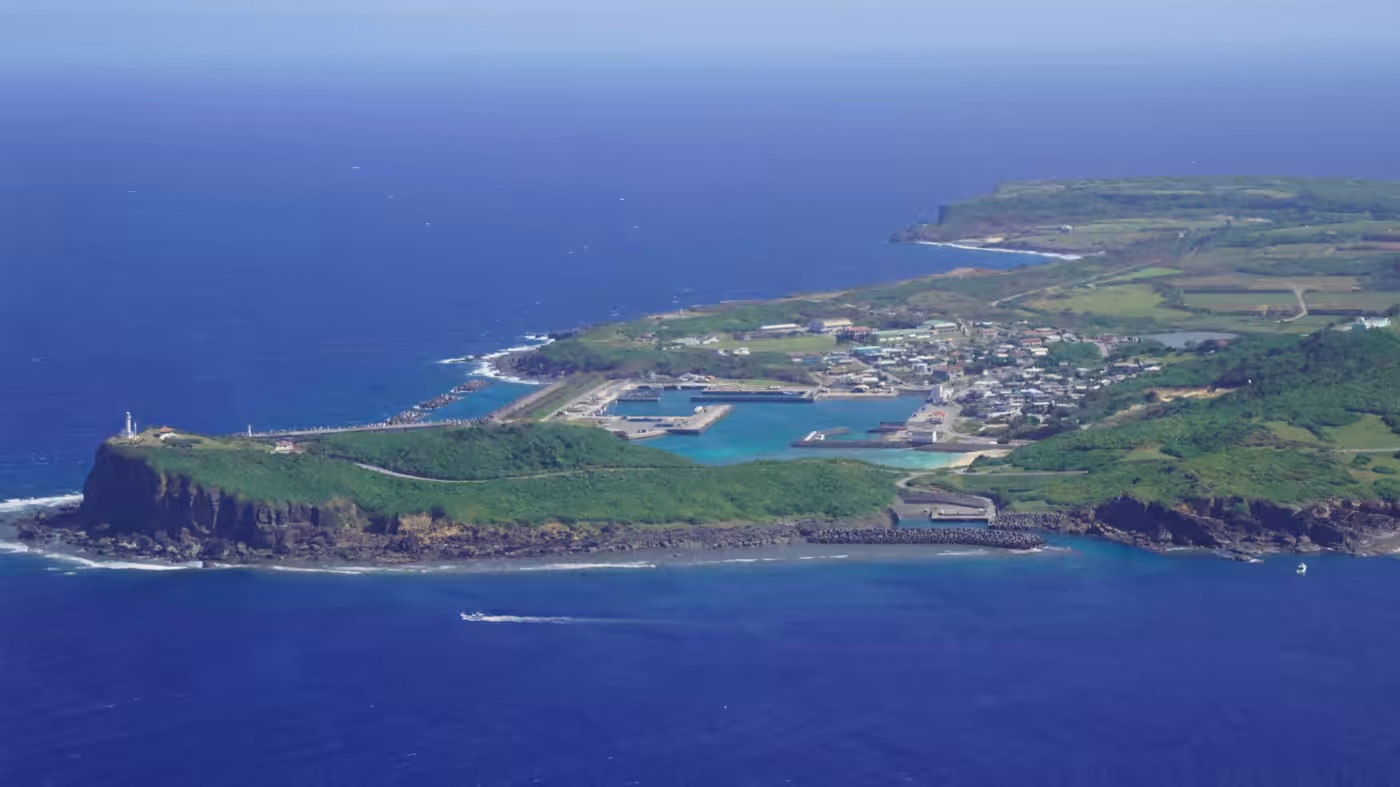 Okinawa dien tap so tan 100.000 cu dan va du khach hinh anh