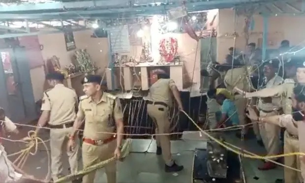 12 nguoi thiet mang do nga xuong gieng tai den tho An Do hinh anh