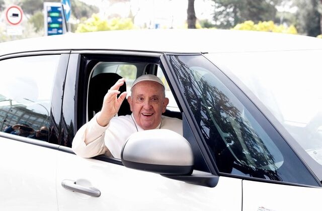 Giao hoang Francis: 'Toi van con song' hinh anh