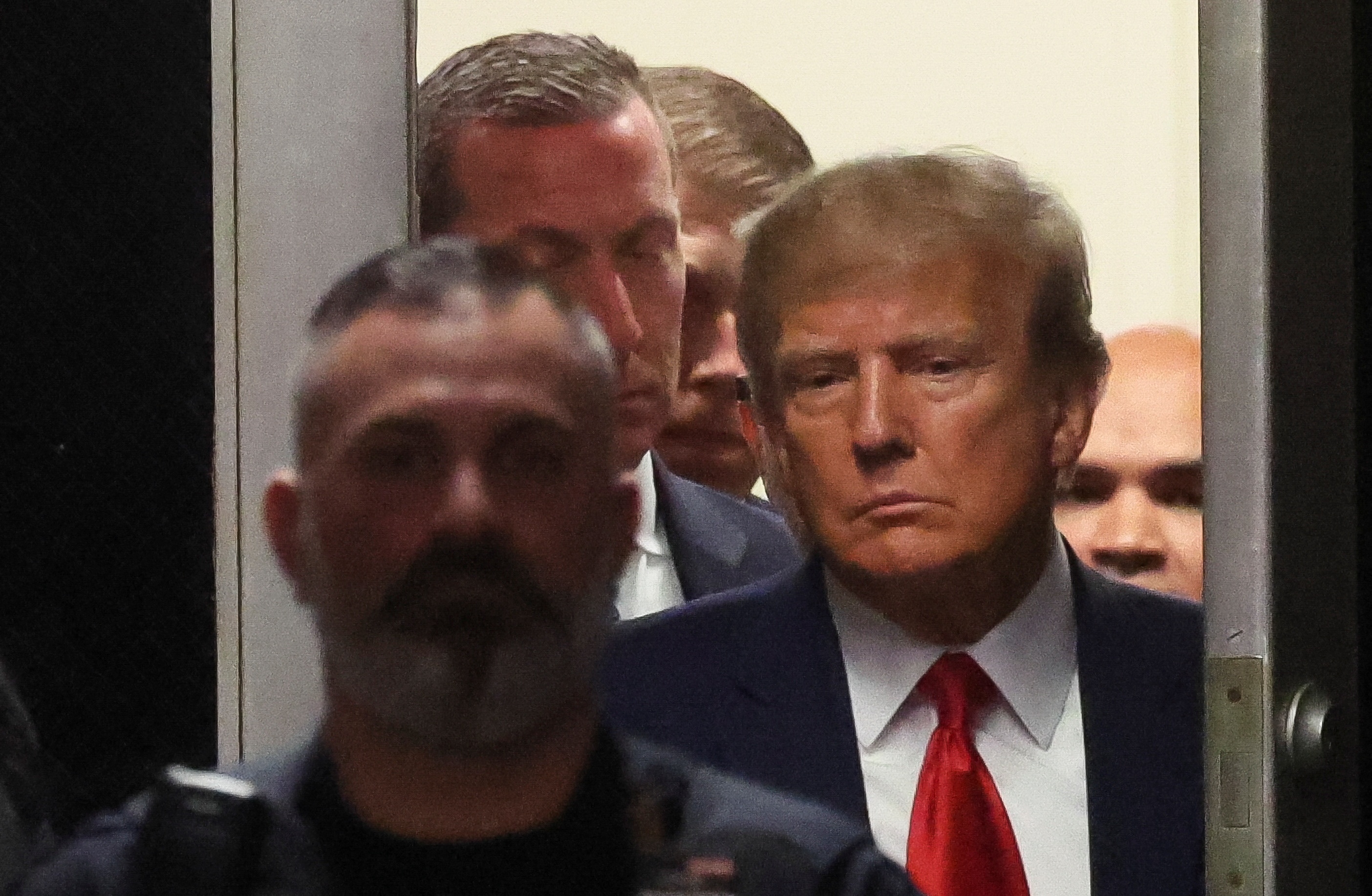 toa an,  trump bi truy to anh 1