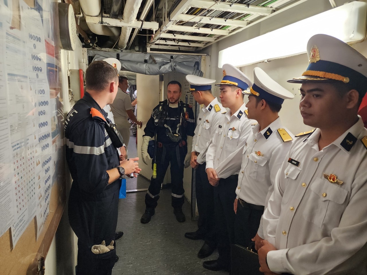 tau Phap tham Viet Nam anh 8