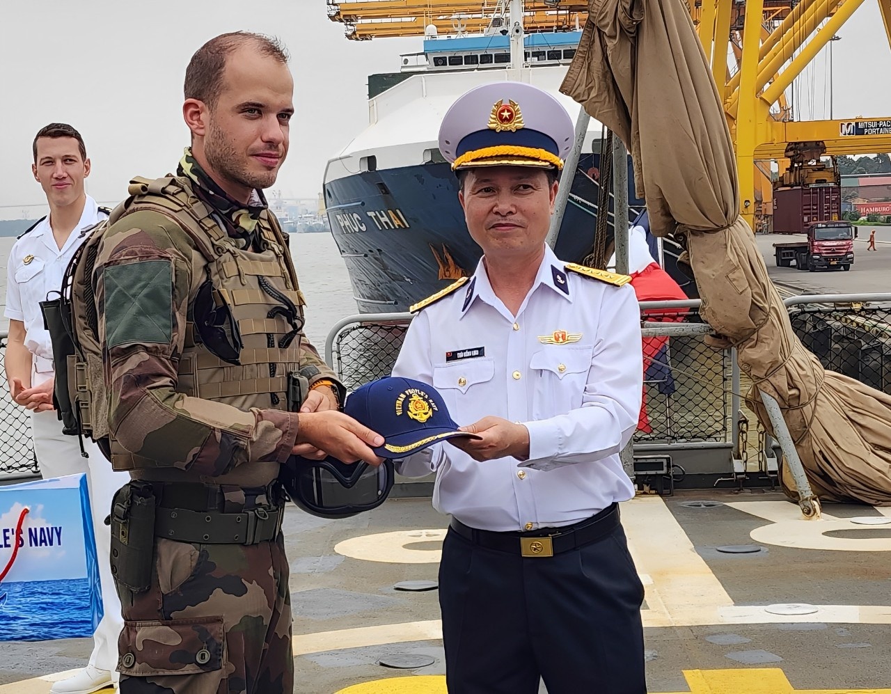 tau Phap tham Viet Nam anh 12