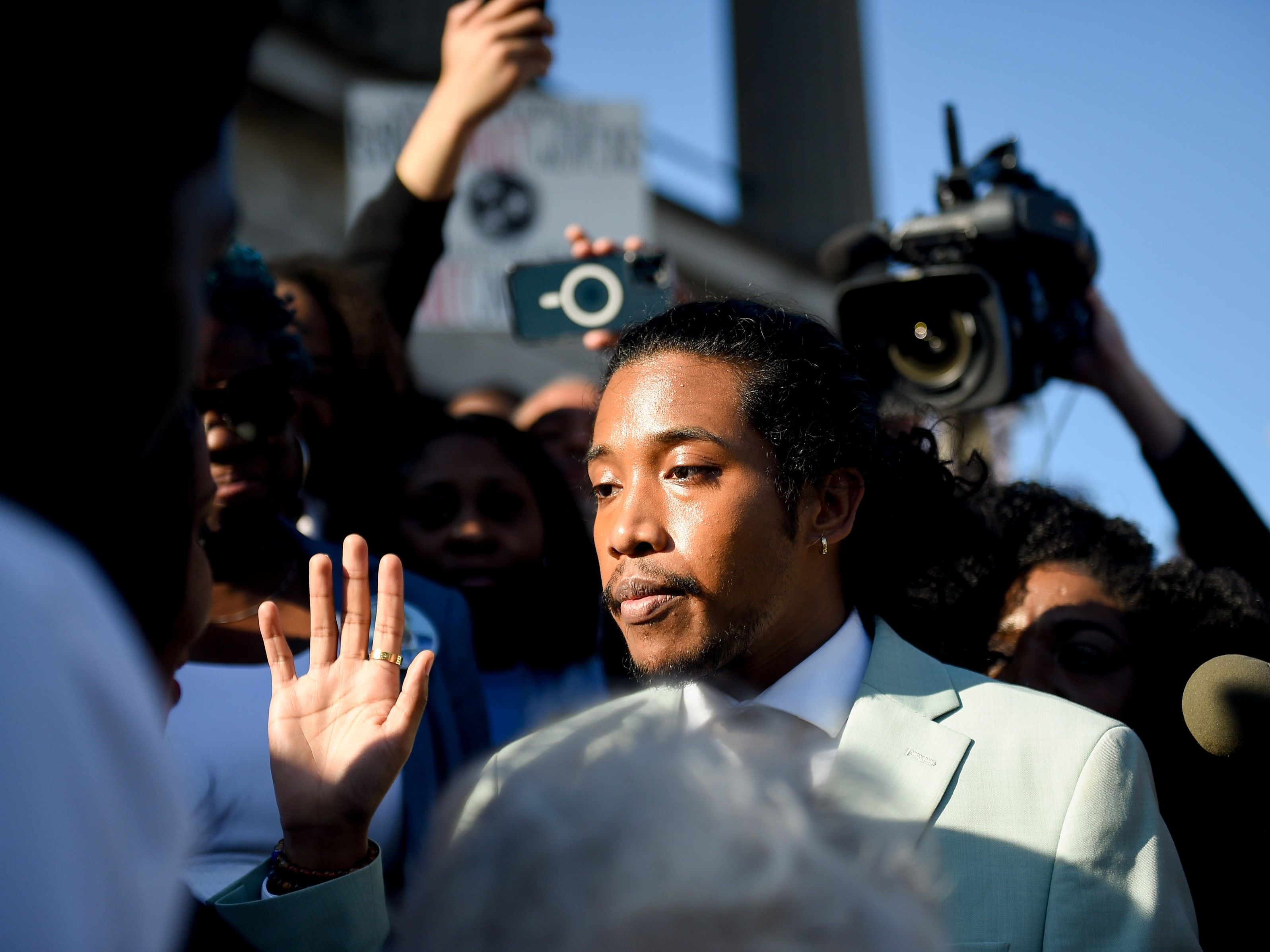 Ha nghi si bang Tennessee duoc khoi phuc vi tri sau khi bi bai nhiem hinh anh