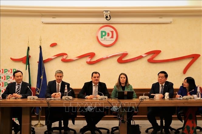 Viet Nam - Italy anh 1