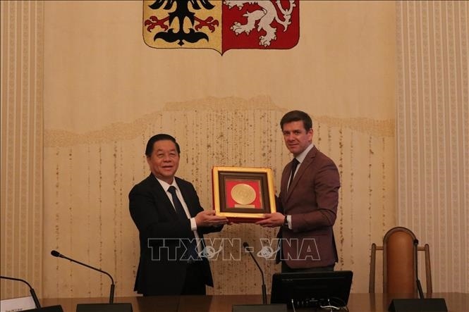 Tang cuong quan he huu nghi truyen thong Viet Nam - Cong hoa Czech hinh anh