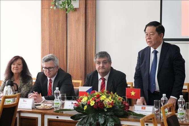 Viet Nam - Czech anh 1