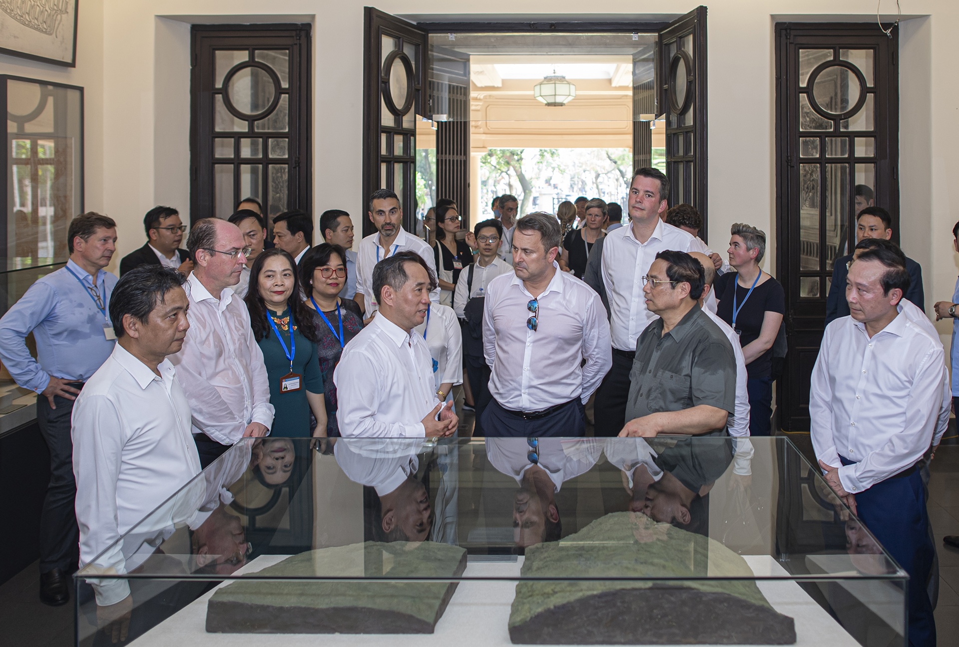 Thu tuong Luxembourg Xavier Bettel anh 8