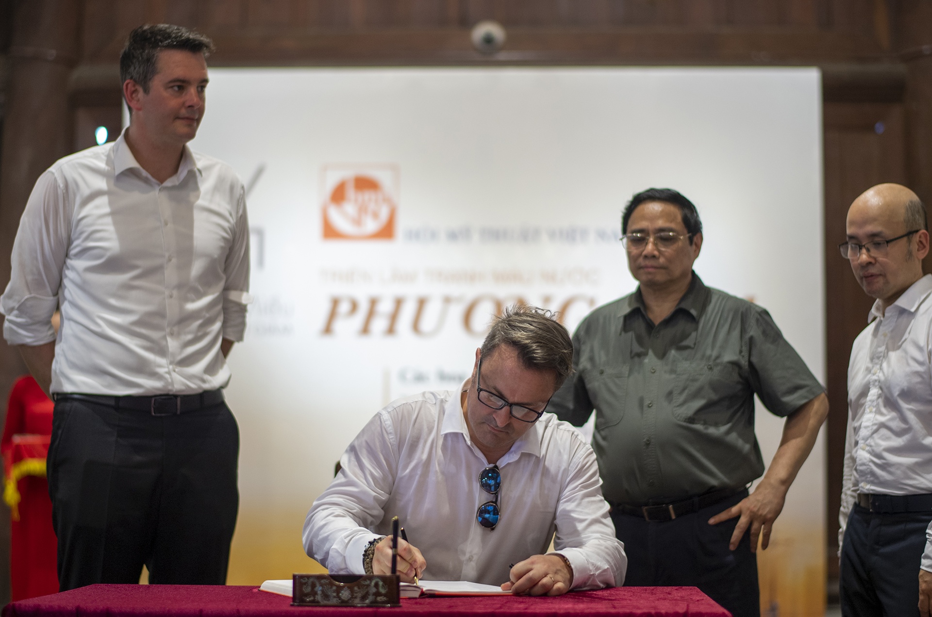 Thu tuong Luxembourg Xavier Bettel anh 5