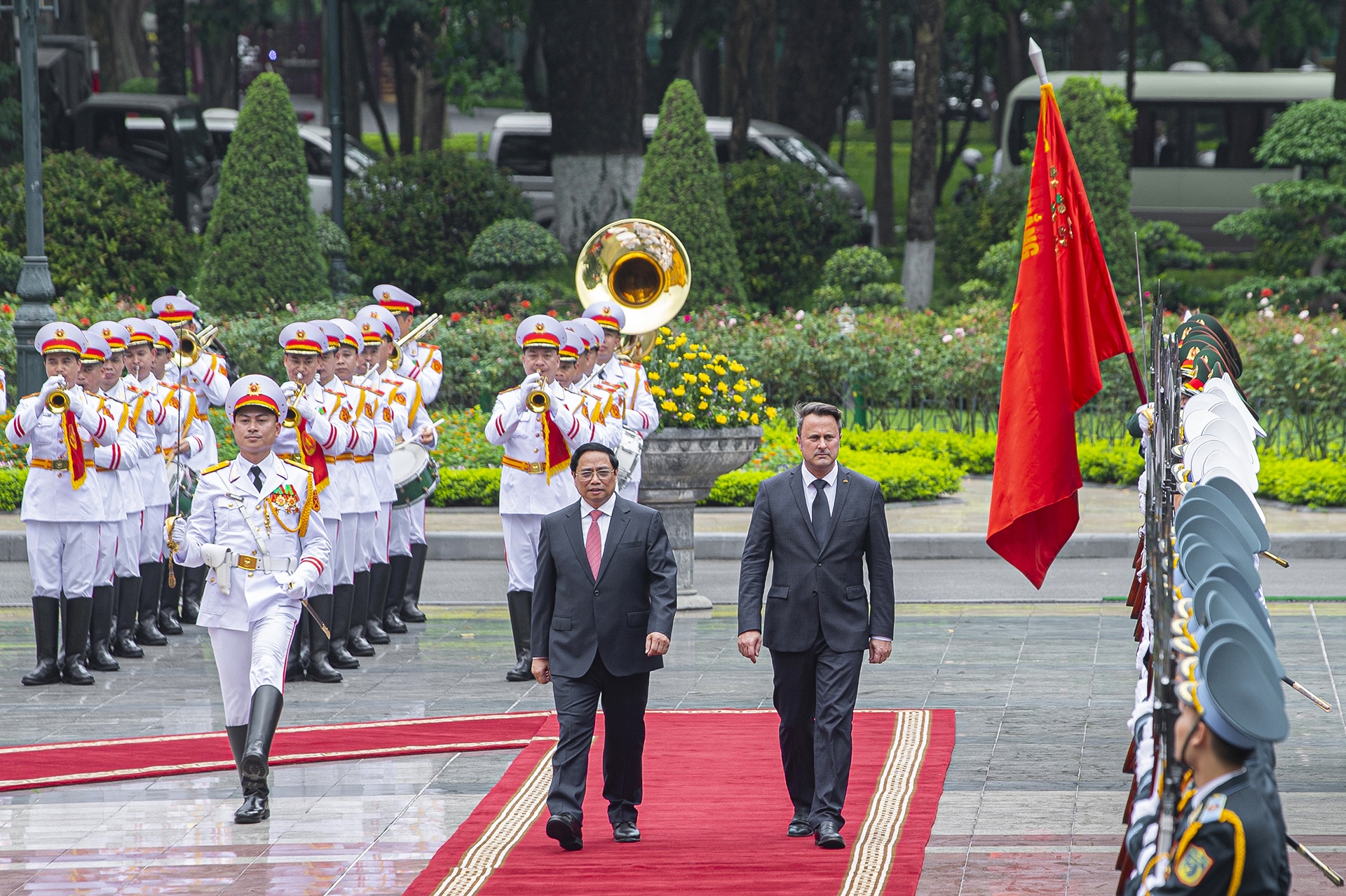 Thu tuong Luxembourg Xavier Bettel anh 2