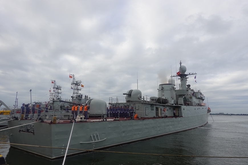 Tau chien Viet Nam len duong den Malaysia, Indonesia du duyet binh hinh anh