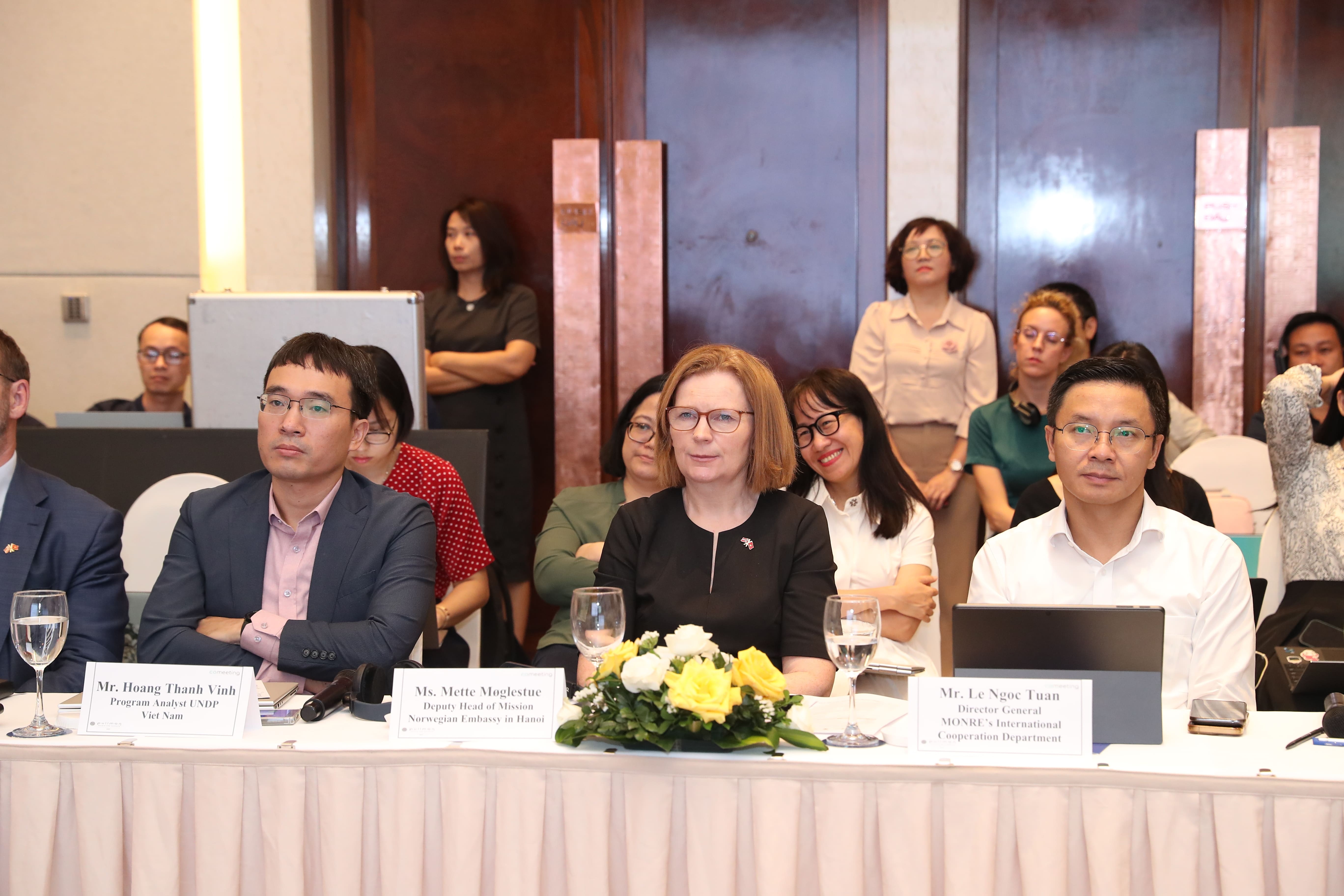 giam o nhiem nhua anh 3