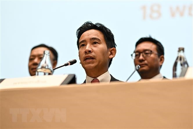 Lanh dao dang Tien buoc bi kien len uy ban bau cu hinh anh