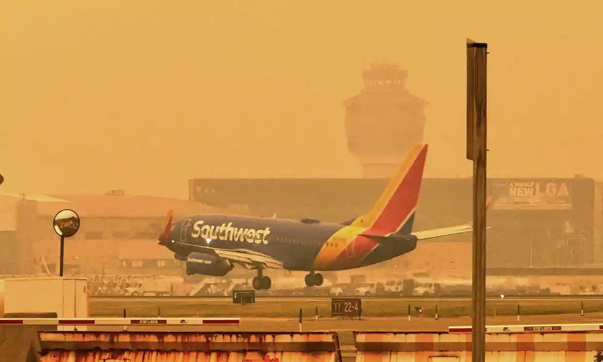 San bay La Guardia o New York dung toan bo chuyen bay hinh anh