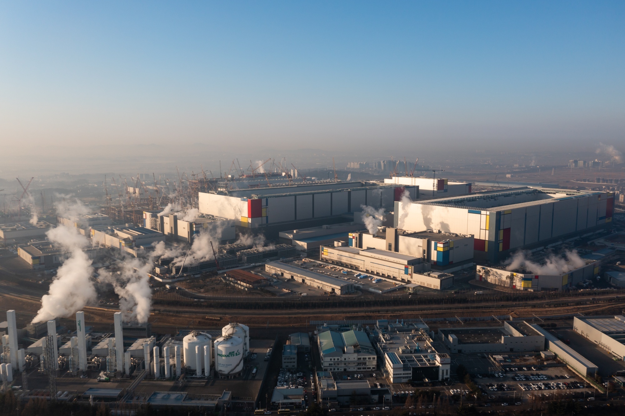 Samsung mo rong hoat dong duc chip nham thach thuc TSMC hinh anh