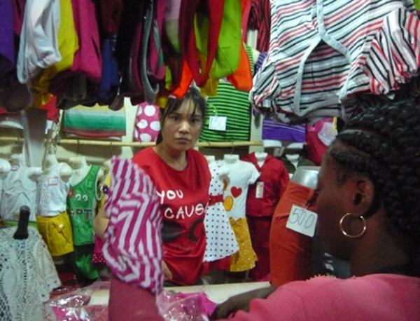 Hinh anh 'cho Dong Xuan' o Angola hinh anh