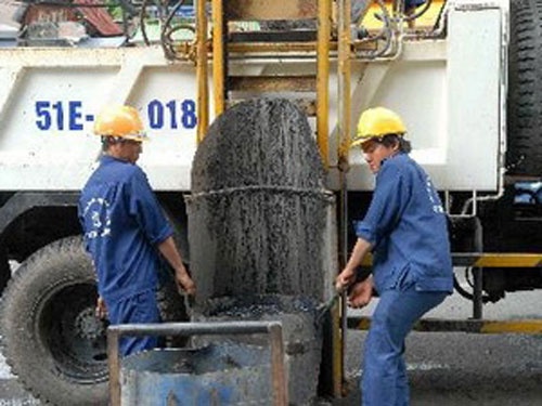 Lanh dao cong ty cong ich tran trinh ve luong bac ty hinh anh