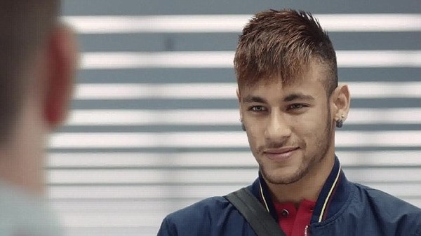 Messi, Neymar gay sot voi quang cao hang khong hinh anh