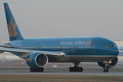Muon mua ve lech dau cua Vietnam Airlines phai di khu hoi hinh anh