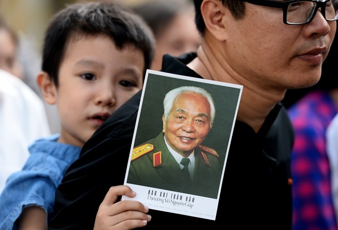 Den Quang Binh vieng Dai tuong bang phuong tien gi? hinh anh