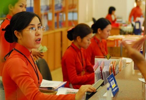 Luong nhan vien ngan hang, bat dong san tang thap nhat hinh anh