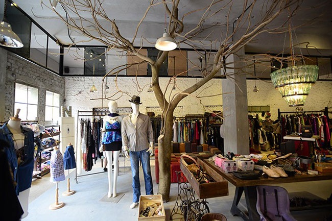 Zone 9, toa nha vua chay lon kinh doanh nhung gi? hinh anh