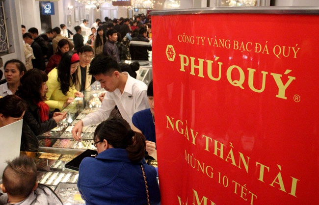 Vang 'chay hang' ngay Via Than Tai hinh anh