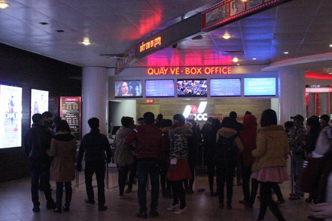 Hon nua trieu dong mot cap ve cho den xem phim Valentine hinh anh