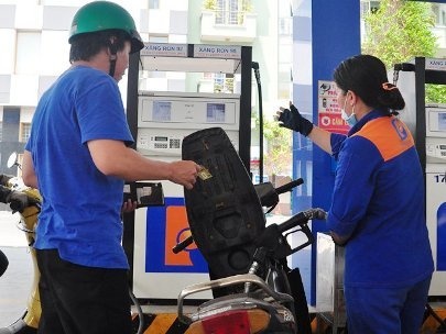 'Xang hien lo gan 700 dong/lit' hinh anh