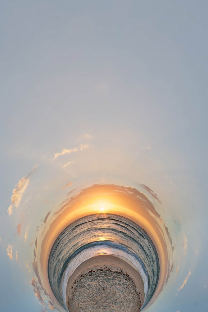 Ông cũng chụp ảnh bãi biển Miami.