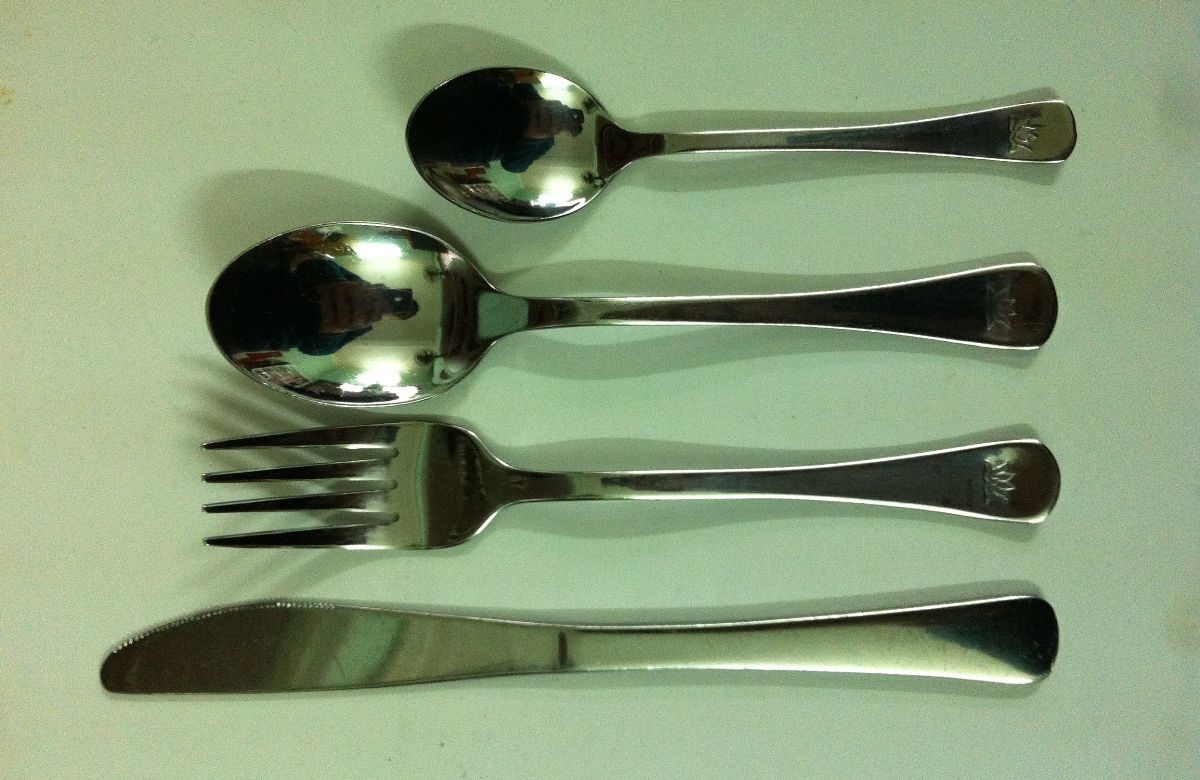 Nhat bac le tu kinh doanh do gan logo hang khong hinh anh