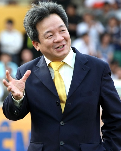 Tap doan cua bau Hien mua lai co phieu ngan hang nguoi nha hinh anh