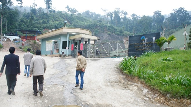 Nha may vang lon nhat VN dong cua vi no bao hiem nhan vien hinh anh