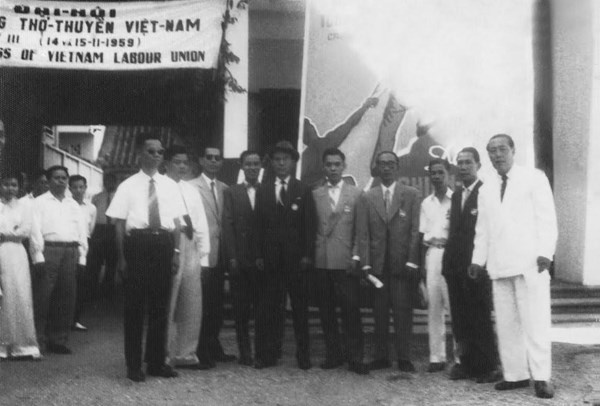 Chuyen chua ke ve nha thau khoan trong Dinh Doc lap hinh anh