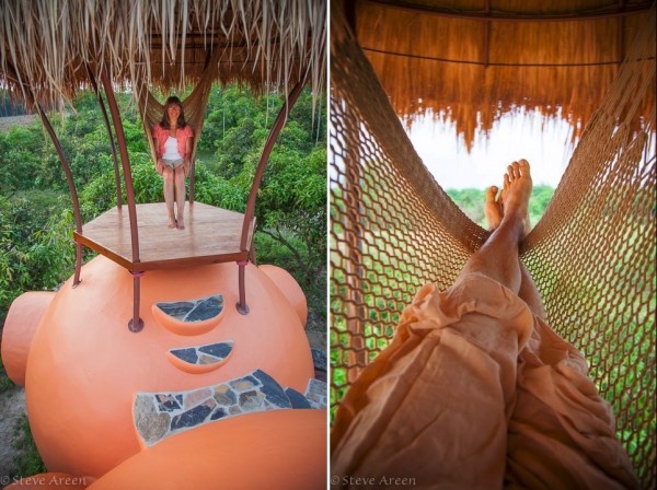 Với một sàn gỗ, một chiếc võng mái lặp bằng cỏ tranh, chủ nhân có được chỗ ngồi thoáng đãng nhìn ra vườn xoài của gia đình.