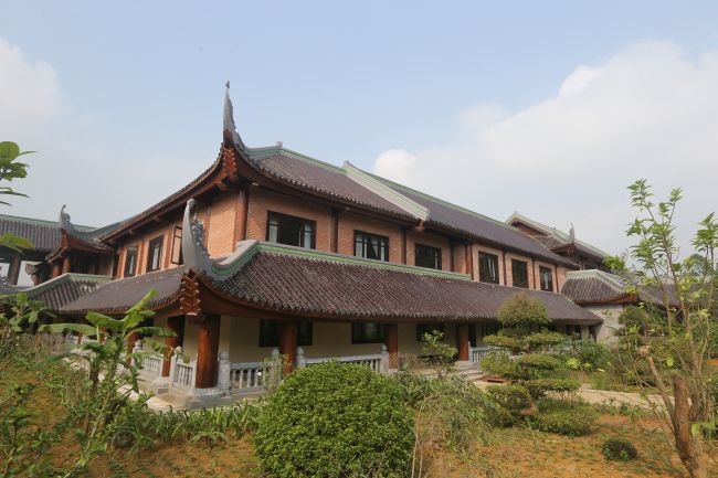 Nha khach 5 sao toan go quy o chua Bai Dinh hinh anh