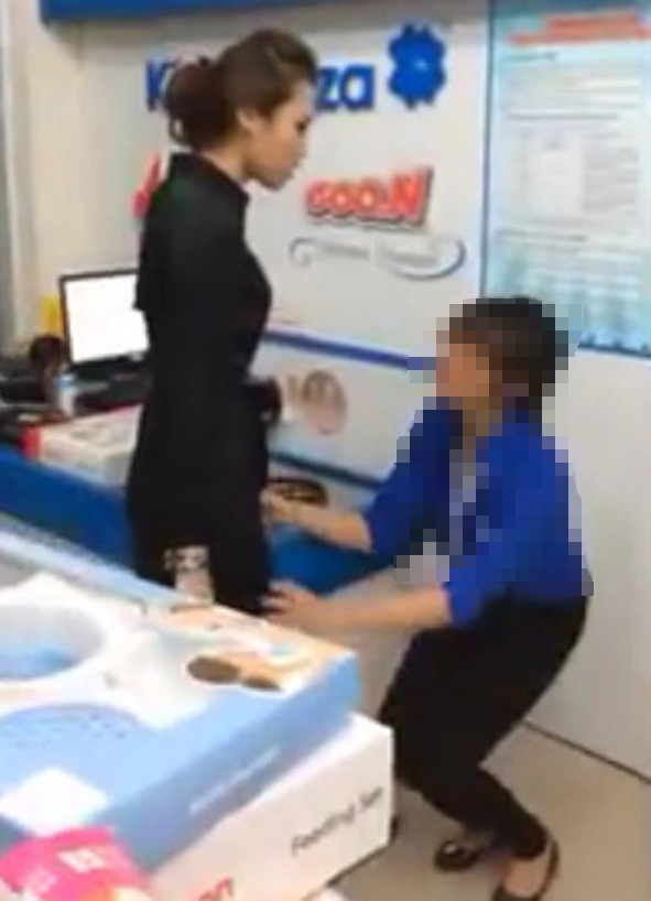 Sieu thi noi gi sau vu nhan vien quy xin khach hang? hinh anh