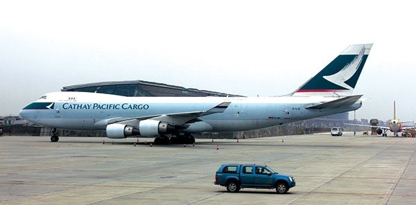 Van chuyen hang hoa hang khong: Ngoai mo rong, noi bat dong hinh anh