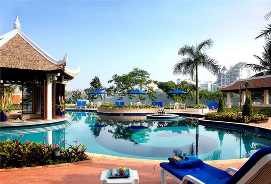Bể bơi khách sạn Sheraton Địa điểm: Tây Hồ, Hà Nội Vé ngày: 400.000 đồng Vé tháng: 3,057 triệu đồng Vé năm: 38 triệu đồng Khuyến mại: Giảm 20% giá vé năm, tặng 1 đêm nghỉ miễn phí và voucher quán bar, nhà hàng cho khách mua vé theo năm.