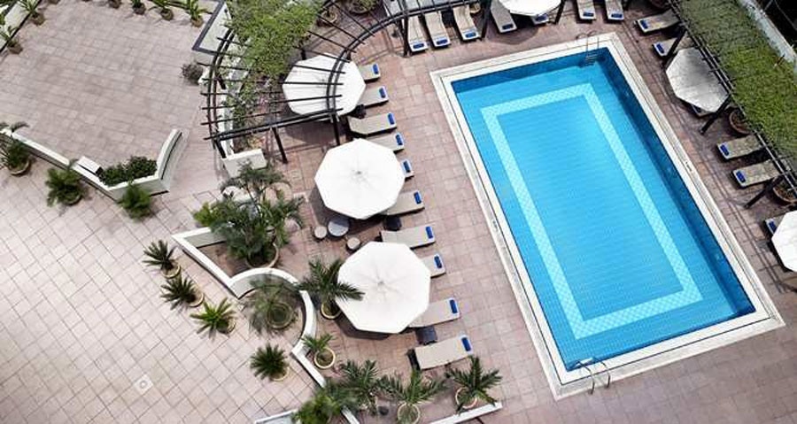 Bể bơi khách sạn Hilton Ha Noi Opera Địa điểm: Hoàn Kiếm, Hà Nội Vé ngày: 360.000 đồng Vé tháng: 4 triệu đồng