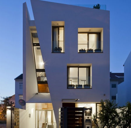 Nha Sai Gon voi thiet ke cau thang sieu doc dao hinh anh