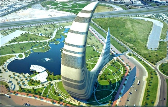  Crescent Moon Tower có hình mặt trăng lưỡi liềm với chiều cao chỉ 33 tầng. Công trình này có hướng nhìn tuyệt đẹp ra bờ biển Caspian. Tuy đẹp và ấn tượng nhưng thực tế, Crescent Moon Tower thậm chí chưa từng được thông qua kế hoạch xây dựng mà mới chỉ nằm trên bản vẽ của một nhà thiết kế.