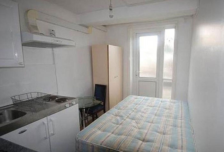 Đây là căn hộ được cho thuê với giá 737 bảng (hơn 26,5 triệu đồng)/tháng ở London. Giá thuê đắt đỏ cho những không gian chật chội như thế này ở thủ đô nước Anh cho thấy sức nóng của thị trường bất động sản nơi đây. 