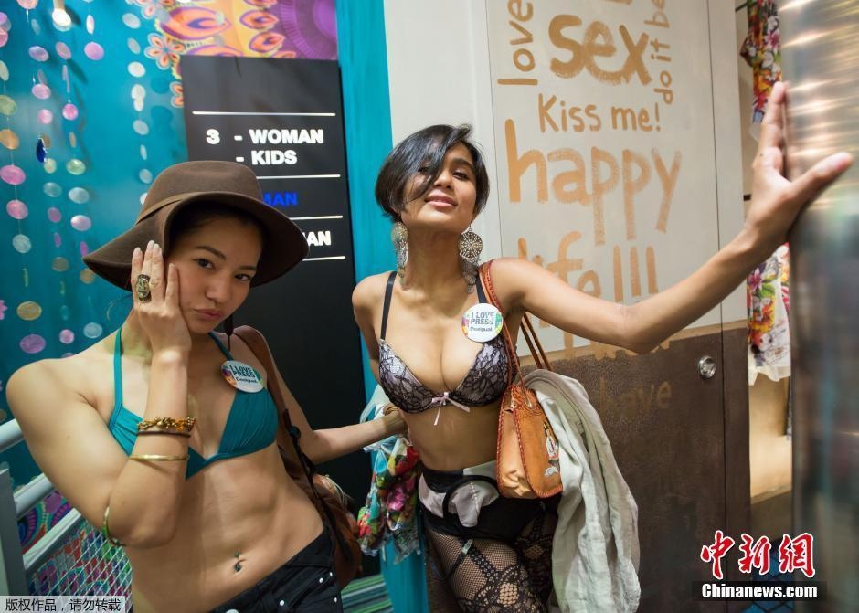 Mới đây, để bán được đồ trong cửa hàng, một cửa hàng tại Tokyo, Nhật Bản đã quyết định tung ra một chiêu PR độc đáo.