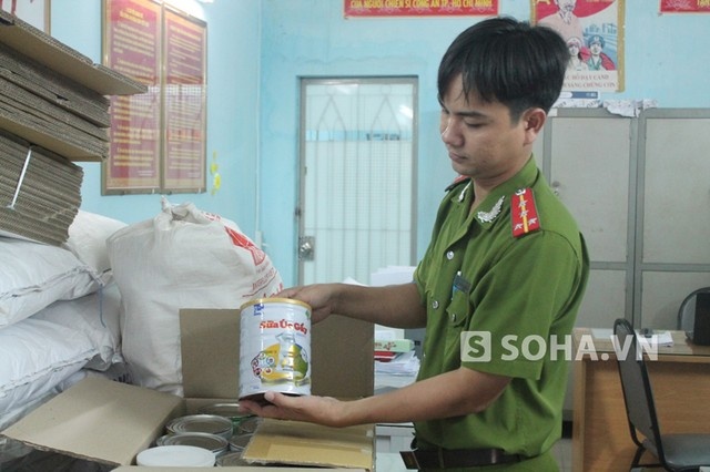 Nhãn mác được Phước in ấn rất công phu khiến người tiêu dùng khó mà phân biệt đây là hàng nhái.