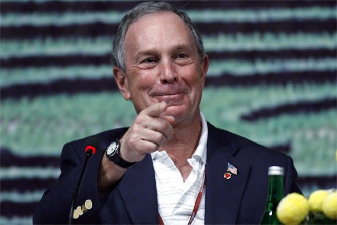 Tỷ phú Michael Bloomberg là nhân viên trông xe Cựu thị trưởng thành phố New York, nhà sáng lập hãng truyền thông Bloomberg, tỷ phú Bloomberg xuất thân trong một gia đình trung lưu. Khi còn là sinh viên Đại học John Hopkins, Bloomberg làm nhân viên trông xe để có tiền trang trải chi phí học hành. Hiện ông sở hữu khối tài sản ròng khoảng <abbr class=