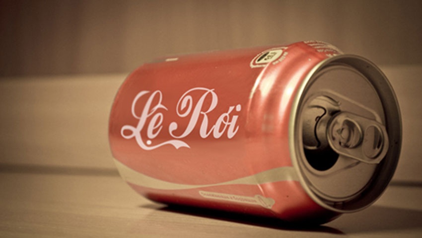 Con sot tu che anh in ten tren lon Coca hinh anh