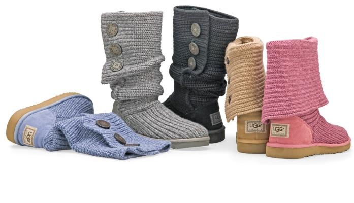 Uggs ấm áp và thoải mái, vì vậy mà các thiết kế của hãng được hàng triệu tín đồ thời trang trên khắp thế giới dành cho một vị trí trang trọng trong các tủ đồ của họ. Tuy nhiên, không phải ai cũng đủ tiền để mua một sản phẩm xịn với giá lên đến hàng nghìn đô. Để thỏa mãn sự đam mê của mình, không ít người đã tìm đến hàng fake.